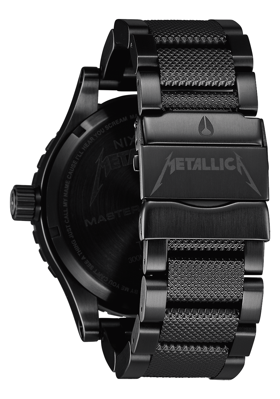 51 30 Black Master Of Puppets View 3