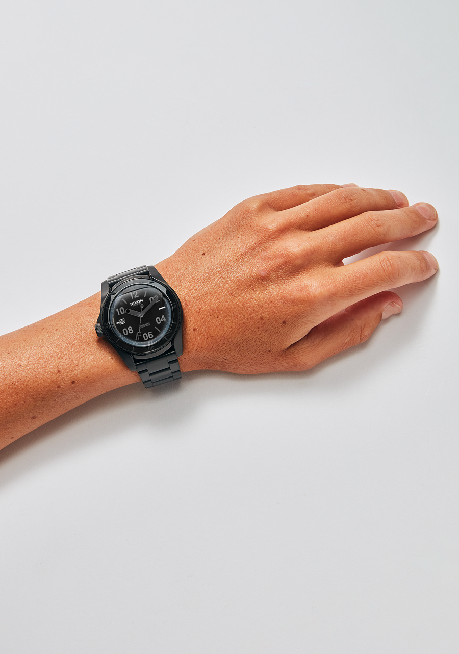 Descender All Black Black View 5