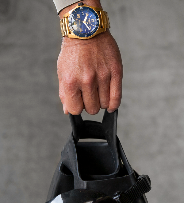 Descender All Gold Blue Sunray